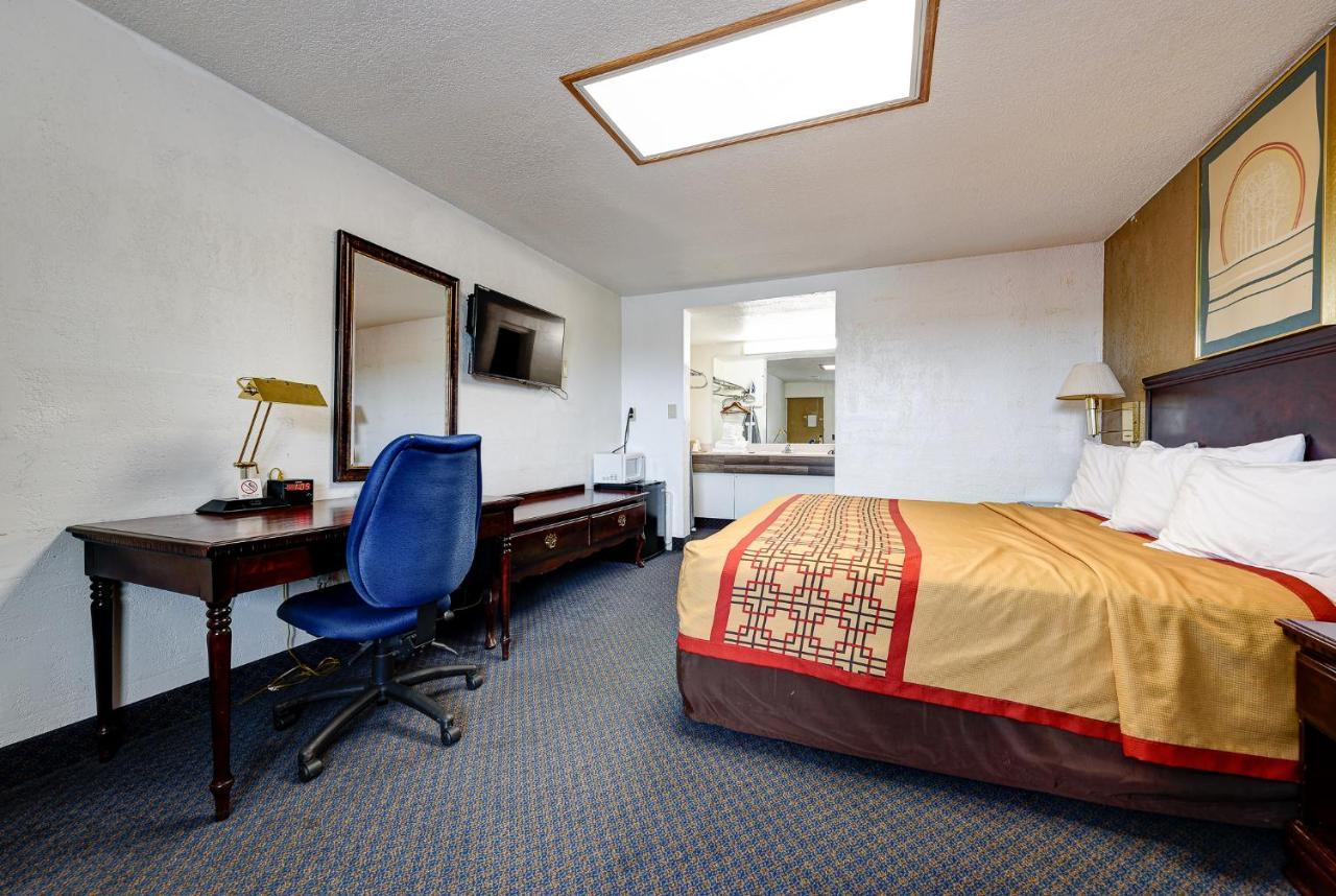 Guest Inn โรเจอร์ส ภายนอก รูปภาพ
