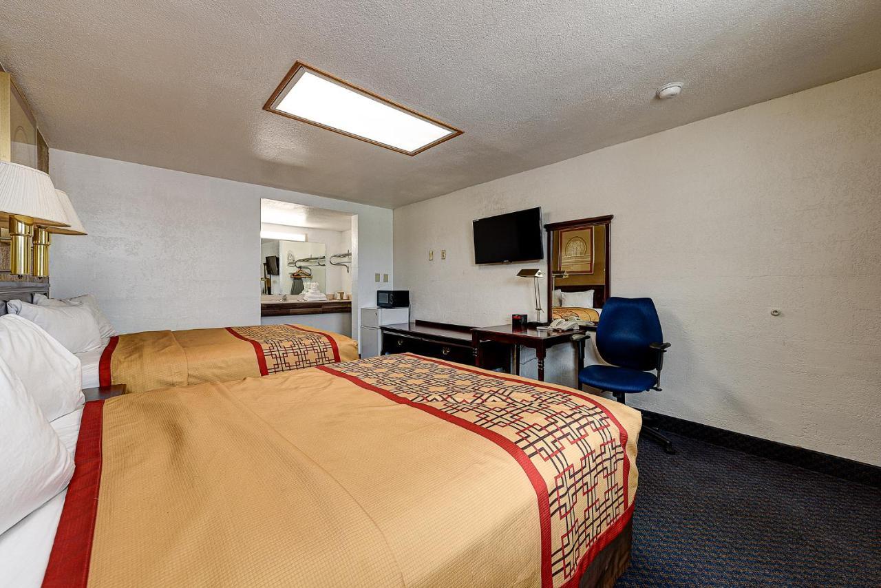 Guest Inn โรเจอร์ส ภายนอก รูปภาพ