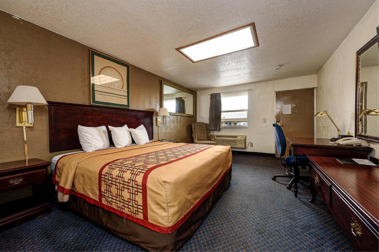 Guest Inn โรเจอร์ส ภายนอก รูปภาพ