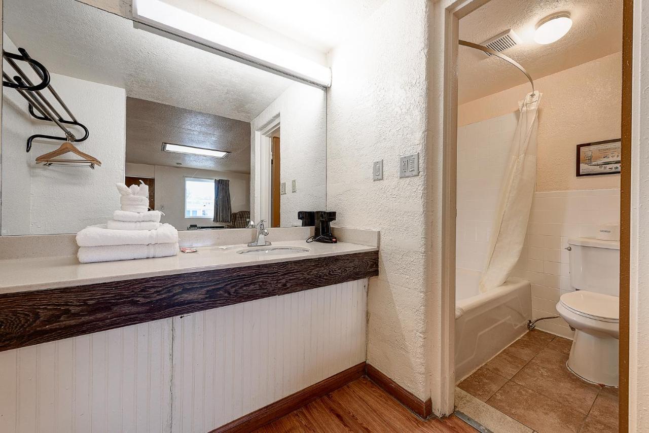 Guest Inn โรเจอร์ส ภายนอก รูปภาพ