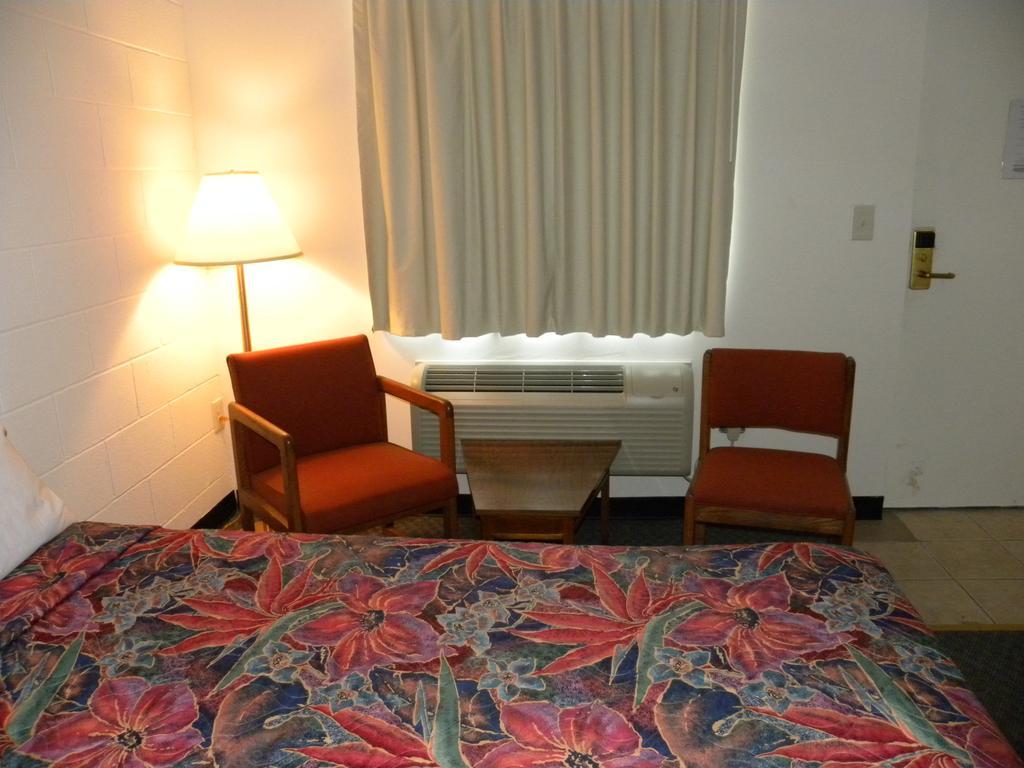 Guest Inn โรเจอร์ส ภายนอก รูปภาพ
