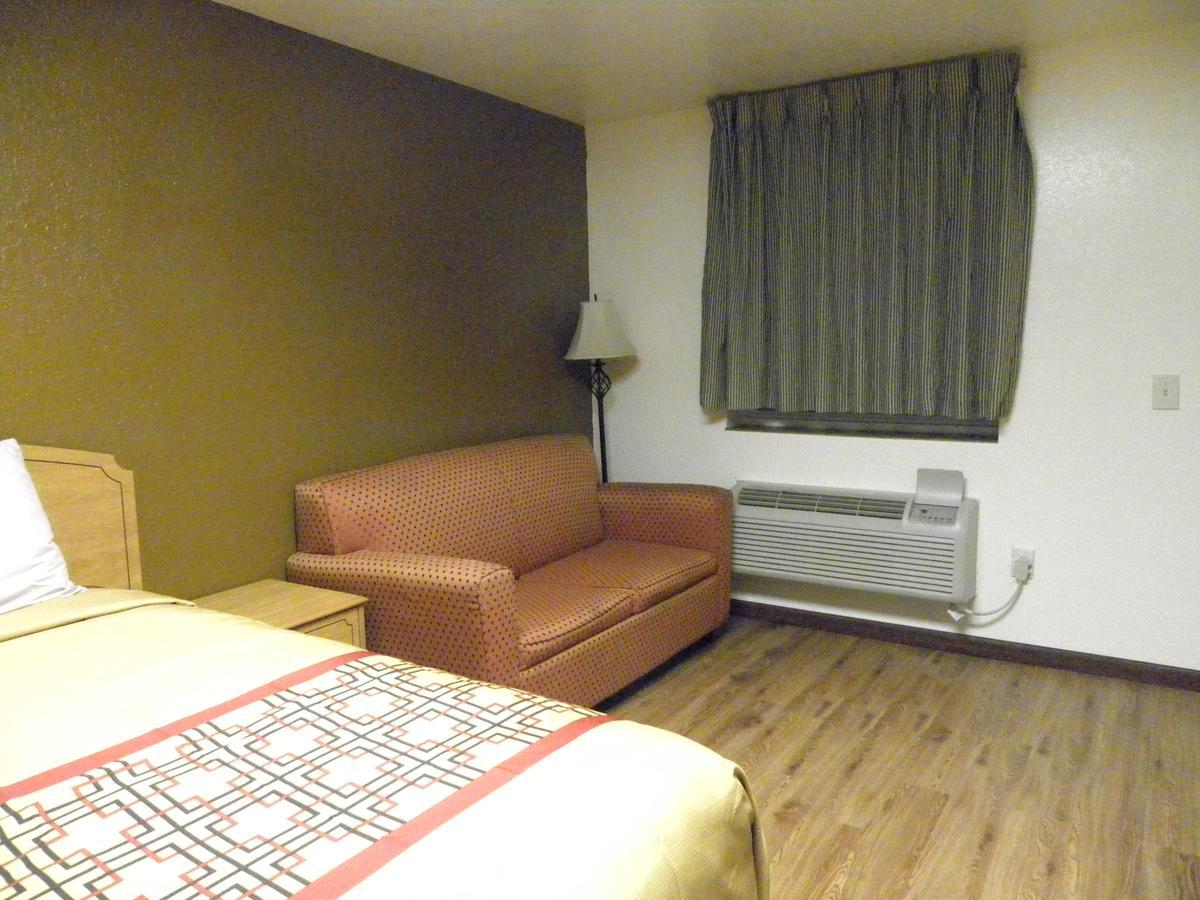 Guest Inn โรเจอร์ส ภายนอก รูปภาพ