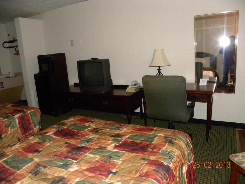 Guest Inn โรเจอร์ส ภายนอก รูปภาพ